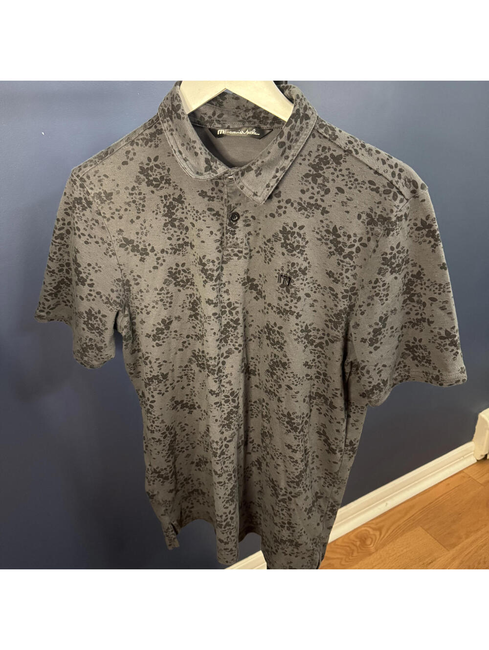 Travis Mathew, Gray Floral/Leaf Camouflage Print Polo, Mens Medium